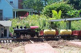 The Picand Vinegar cars are HLW kits I repainted for a legendary pickle factory built in the early 1800s nearby. The 'c' in Picand is pronounced as an 'S.' Click for a bigger photo.